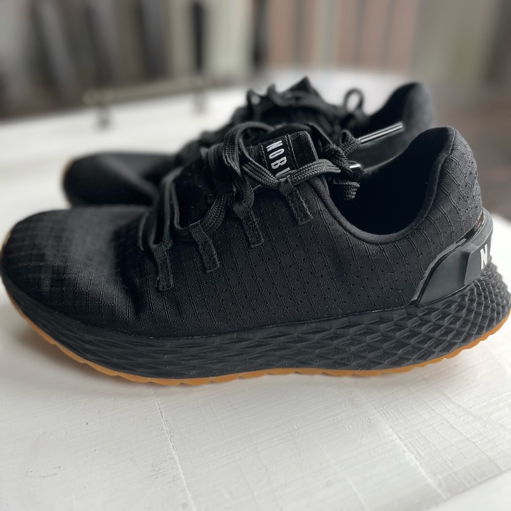 NoBull Runners black w/ gum bottom